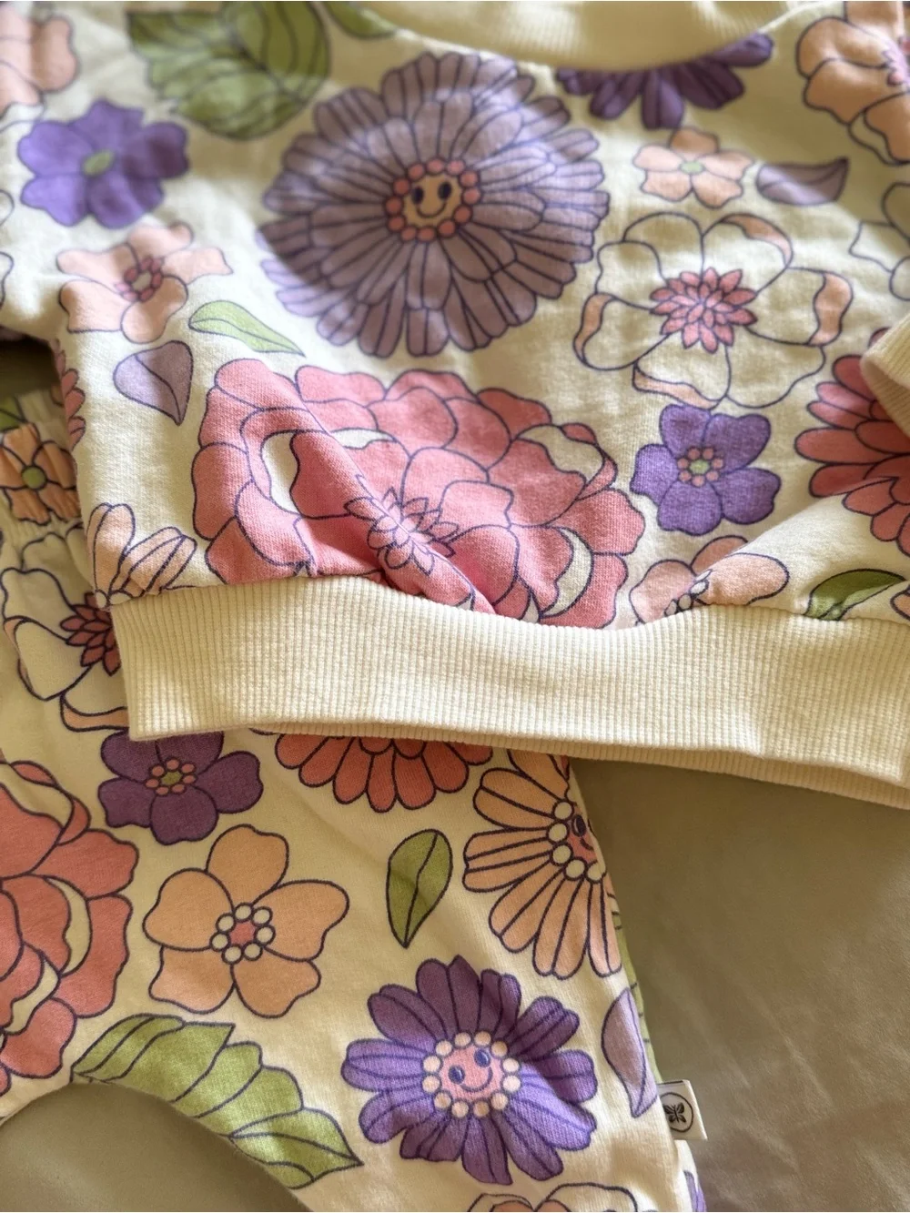NWOT Honest Company 2pc Retro Floral Sweatshirt Jogger Set Organic NB
